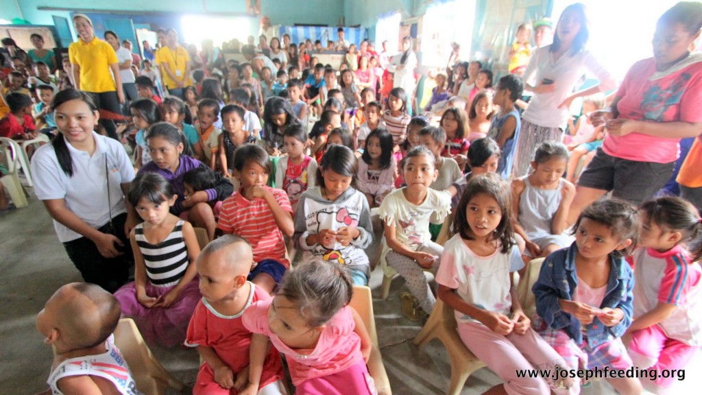 Feeding Baseco Compound, Port Area Manila Joseph Feeding Mission