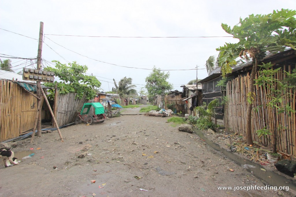 Feeding Baseco Compound, Port Area Manila Joseph Feeding Mission